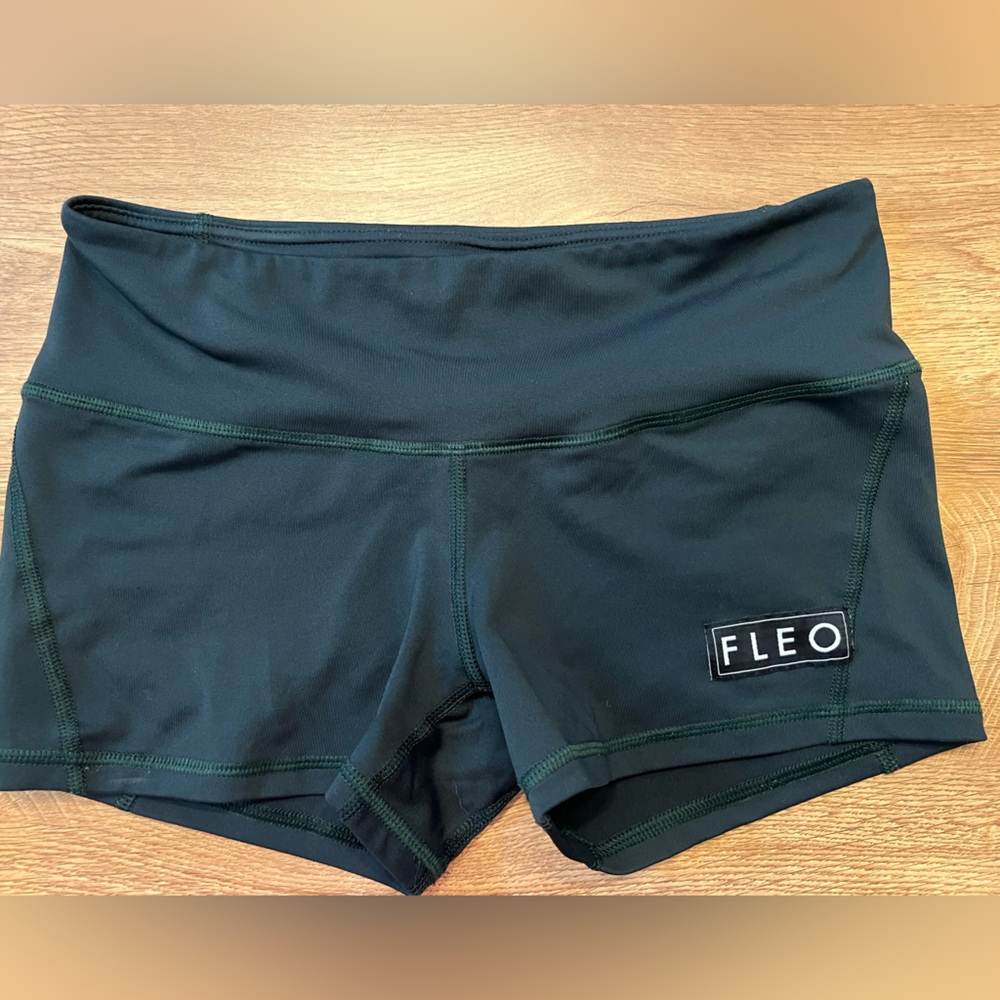 Forrest green fleo shorts